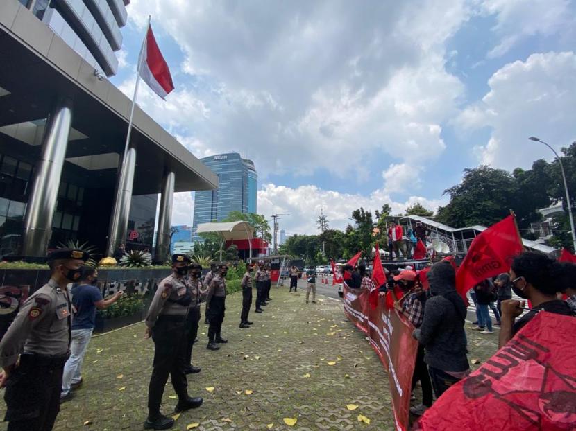 Gerakan Mahasiswa Nasional Indonesia (GMNI) menuntut KPK membongkar dugaan mafia vaksib