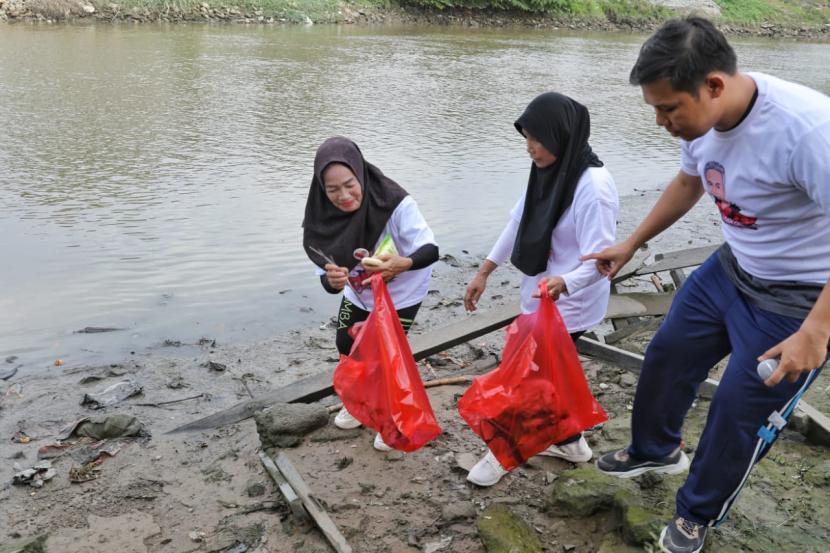 Gerakan membersihkan sungai Karang Mumus di Kota Samarinda, Provinsi Kalimantan Timur (Kaltim). 