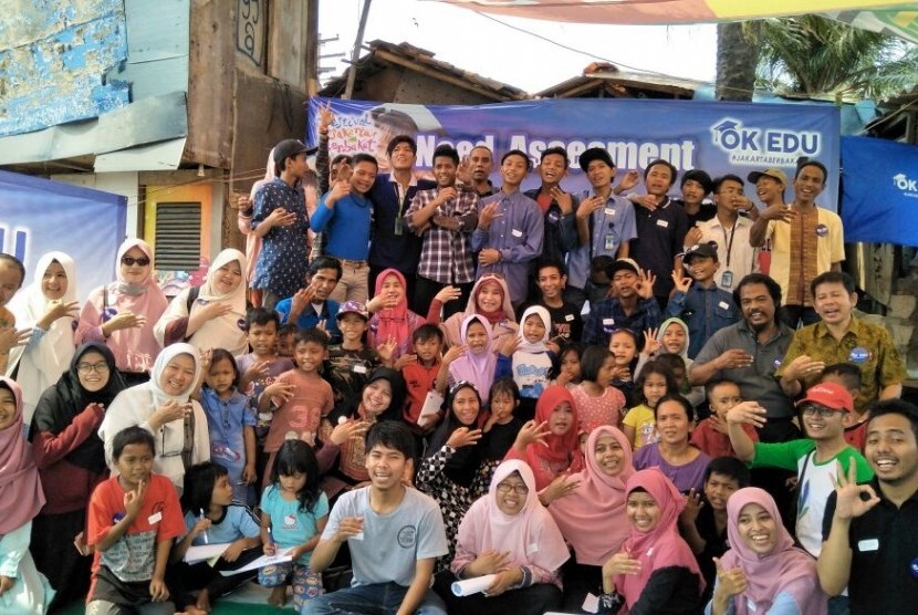 Gerakan Oke Edu melakukan need assesment bagi warga di Kebon Bayam, Jakarta Utara, Kamis (31/8). 