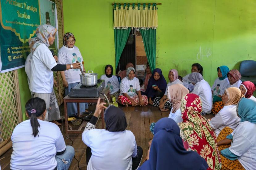 Gerakan Panrannuangku (GP) Takalar mengedukasi kaum ibu di Kabupaten Takalar, Sulawesi Selatam untuk membuka usaha berbasis rumahan demi mendorong kemandirian ekonomi masyarakat.