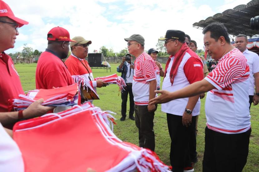 Gerakan pembagian bendera merah putih di Provinsi Papua Barat Daya yang diinisiasi Kemendagri.