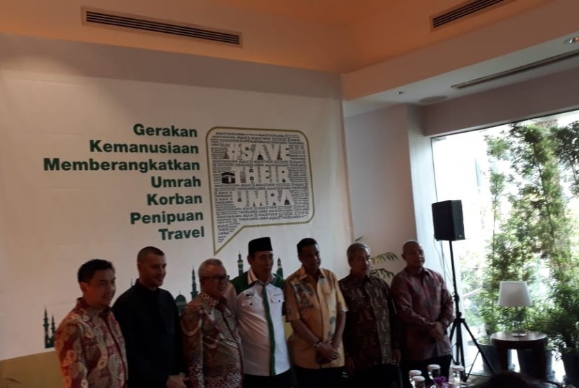 Sejumlah pengusaha travel umrah memberikan fasilitas umrah gratis korban First Travel.