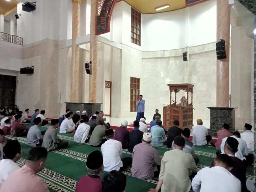 Gerakan shalat subuh berjamaah di masjid kembali digiatkam Pemkot Sukabumi di Masjid Agung Kota Sukabumi, Jumat (3/2/2023).