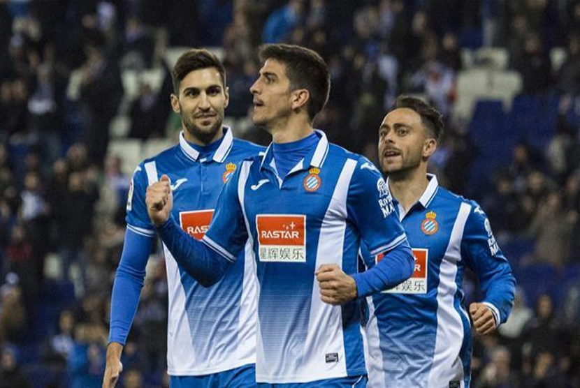 Gerard Moreno (depan) saat merayakan gol bersama rekan setimnya di Espanyol.