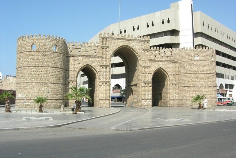 Gerbang Makkah berada di kawasan padat penduduk Kota Jeddah