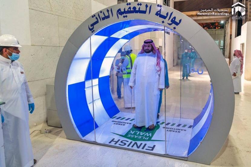 Arab Saudi Memanfaatkan Teknologi Terbaru Cegah Covid-19. Gerbang steril canggih untuk masuk ke Masjidil Haram.
