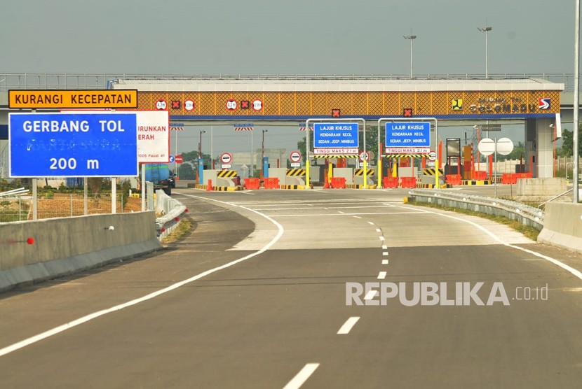 Gerbang tol Colomadu ruas Tol Solo-Ngawi. ilustrasi