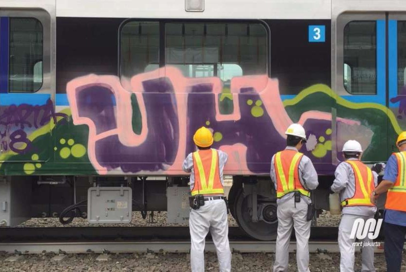 Gerbong MRT yang berada di depo Lebakbulus, Jakarta,  dicorat- coret orang tidak dikenal. Humas MRT.