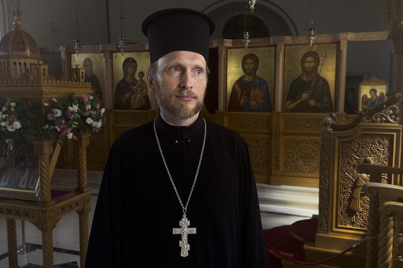 Gereja Ortodoks Rusia memutuskan untuk memecat Pendeta Ioann Koval usai dia memimpin doa untuk perdamaian di Ukraina.