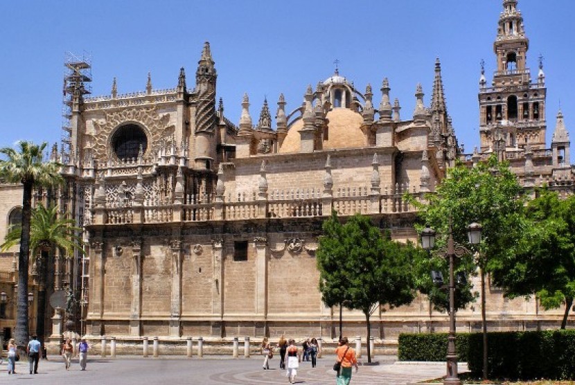 Gereja Santa Maria de la Sede di Sevilla, awalnya sebuah masjid agung.