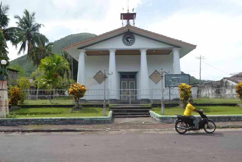 Gereja Tua Neira di Banda Neira.