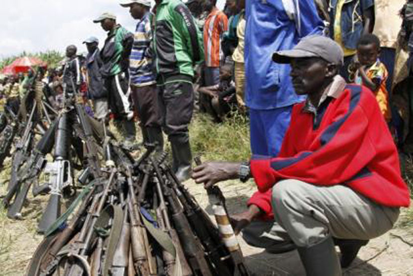 Gerilyawan Demokratik untuk Pembebasan Rwanda (FDLR) menyerahkan diri dengan menyerahkan senjata mereka. 