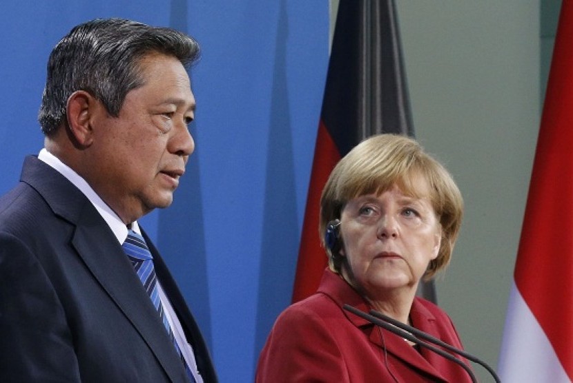German Chancellor Angela Merkel and Indonesia's President Susilo Bambang Yudhoyono address a news conference after talks in Berlin March 5, 2013. 