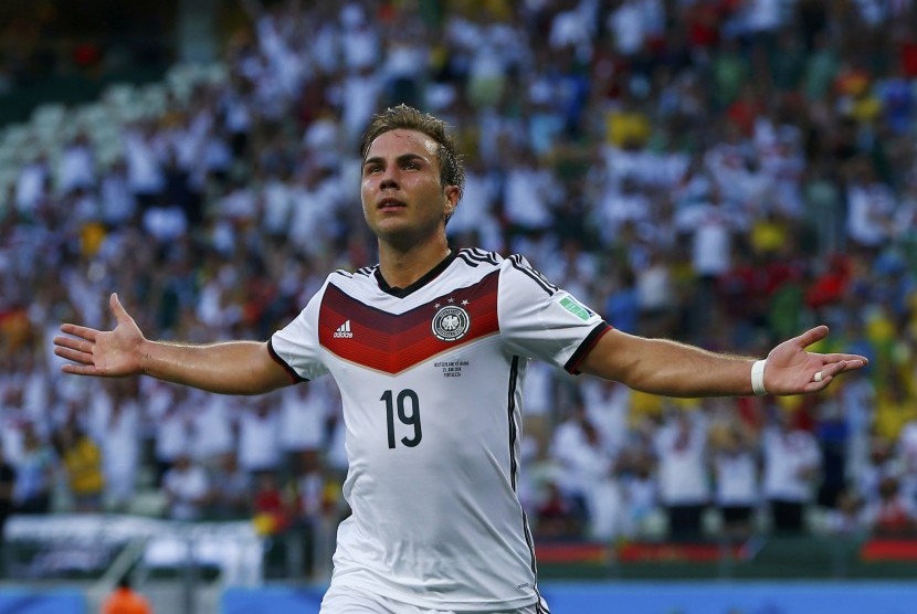 Germany's Mario Goetze celebrates after scoring against Ghana during their 2014 World Cup Group G soccer match at the Castelao arena in Fortaleza June 21, 2014.