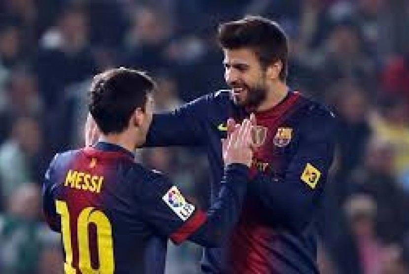 Gerrard Pique dan Lionel Messi