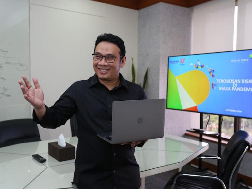 Ghamal Peris, Direktur Komersial PT Angkasa Pura II saat memaparkan terobosan bisnis PT Angkasa Pura.