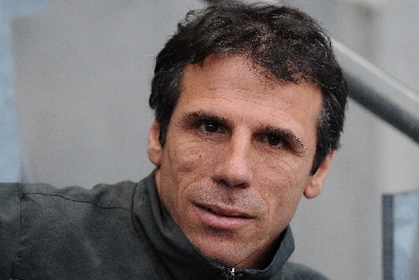 Mantan penyerang Chelsea Gianfranco Zola.