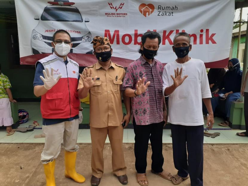 Giat aksi siaga sehat berupa pelayanan kesehatan dan pengobatan gratis yang di gagas  Mobil Klinik Wuling Motor dan Rumah Zakat kembali dilaksanakan di Desa Pondok Udik RT 01 RW 02 Kecamatan Kemang, Kabupaten Bogor.