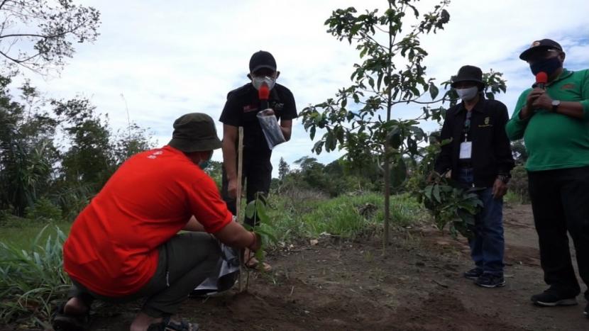 Giat untuk lingkungan kembali Aksi Cepat Tanggap (ACT) bersama relawan Masyarakat Relawan Indonesia Klaten.
