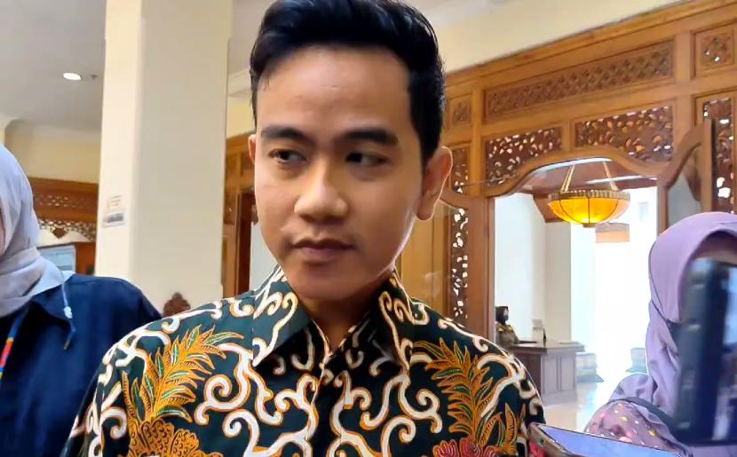 Gibran Rakabuming Raka berharap para pimpinan dapat saling bersilaturahmi di momen baik bulan ramadhan ketika ditanya soal wacana pertemuan Prabowo Megawati, Senin (1/4/2024.