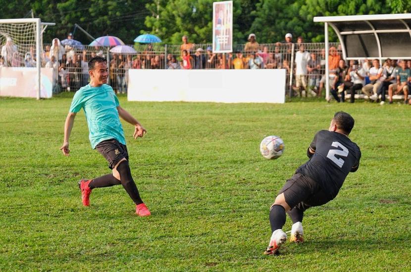 Gelar Samsul Mini Soccer, Gibran Tanding Sepakbola Dengan Raffi Ahmad ...