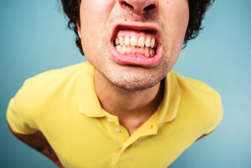 Gigi (Ilustrasi). Flossing gigi dengan rambut bisa memicu 'trauma' pada gigi dan rongga mulut.