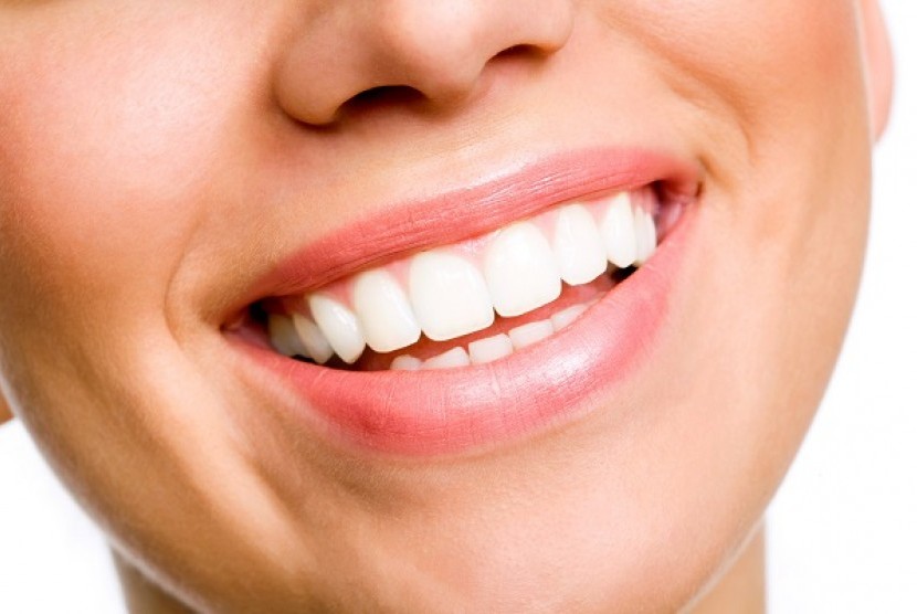 Menjaga kesehatan dan kebersihan gigi menjadi bagian penting dari kecantikan. (ilustrasi).