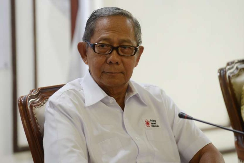 Menteri Koordinator Bidang Ekonomi, Keuangan, dan Industri tahun 1998-1999, Ginandjar Kartasasmita, mengatakan jasa besar BJ Habibie adalah mengeluarkan Indonesia dari jerat krisis 1998
