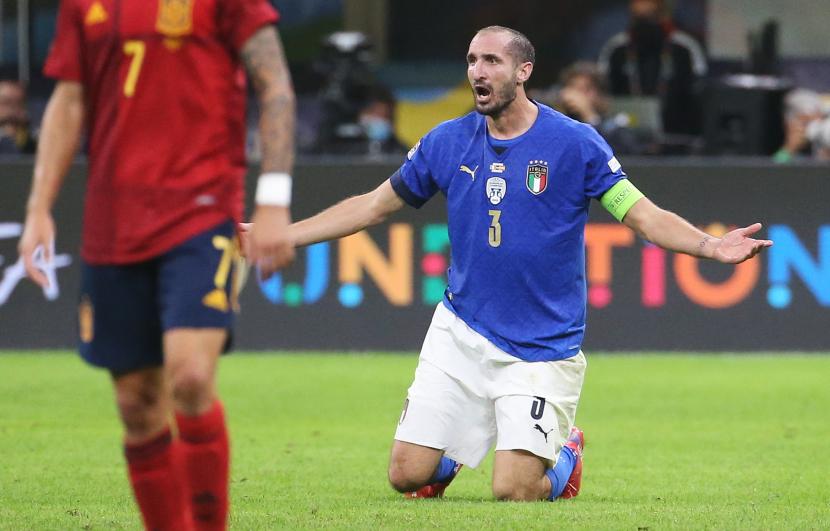 Bek Giorgio Chiellini tak bisa memperkuat Italia melawan Swiss pada laga kualifikasi Piala Dunia 2022. 