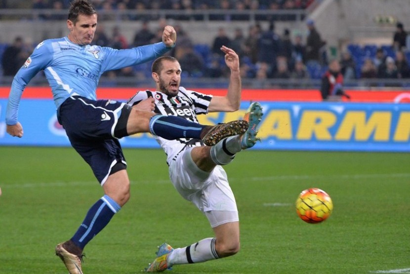 Giorgio Chiellini (kanan)