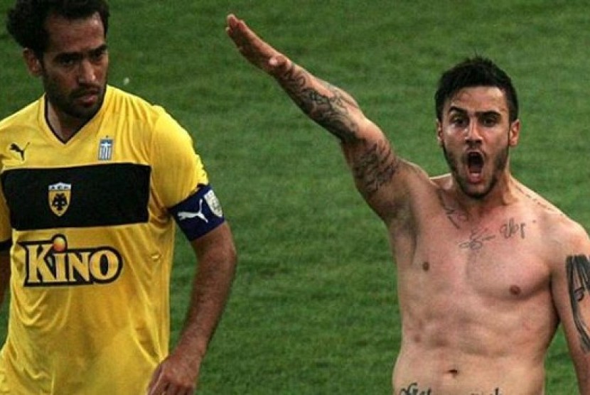 Giorgos Katidis dilarang membela Timnas Yunani setelah berselebrasi ala Nazi.
