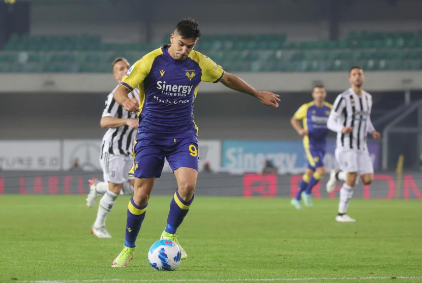 Giovanni Simeone mengemas dwigol untuk membawa Verona menang 2-1 atas Juventus di Liga Italia Serie A, Ahad (31/10) dini hari WIB.
