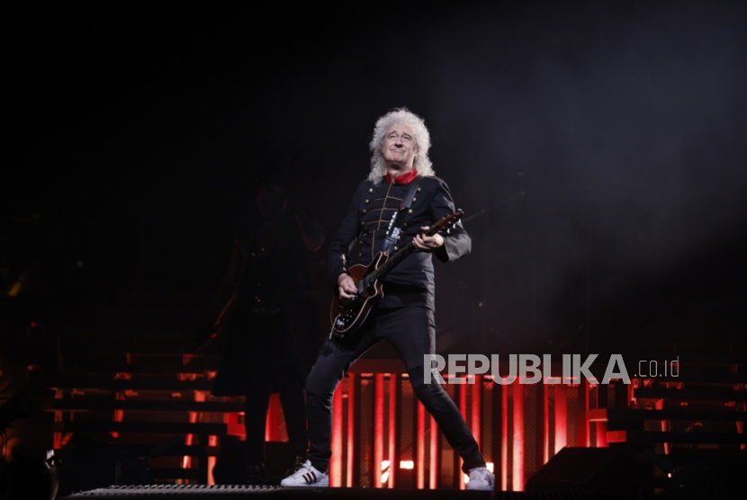 Gitaris band Queen, Brian May. Setidaknya ada 5 band rock yang dinilai paling berpengaruh di dunia, salah satunya band Queen.