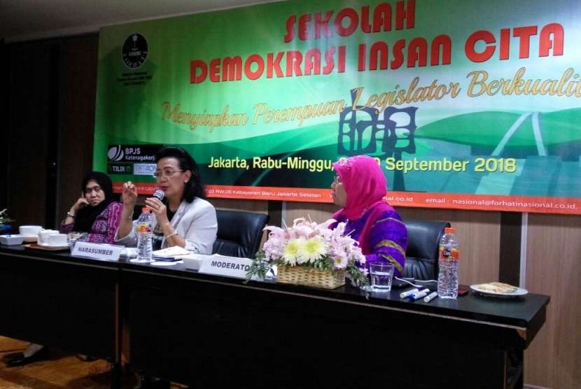 GKR Hemas saat mengisi salah satu sesi Pelatihan 'Sekolah Demokrasi Insan Cita', Kamis (27/9).