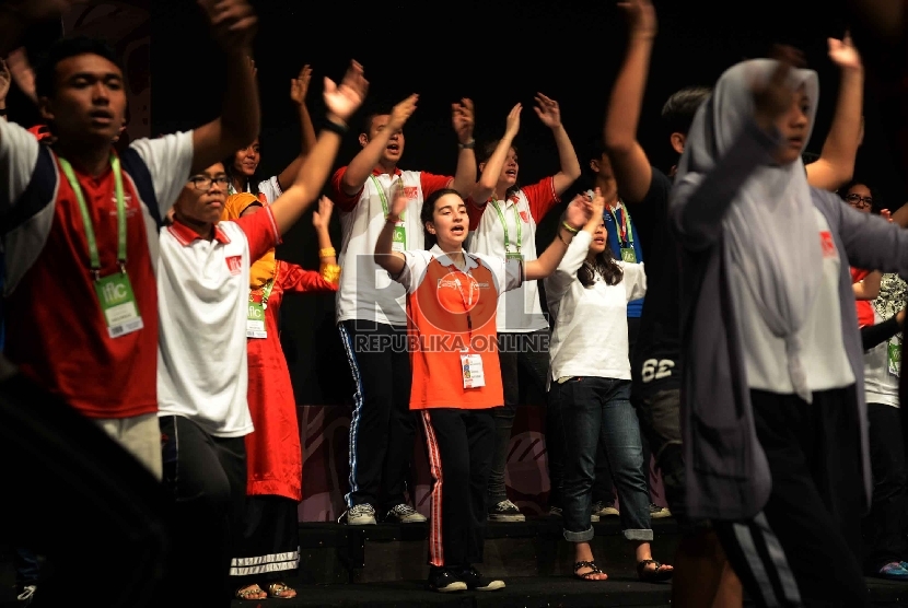 Gladi Bersih IFLC: Peserta melakukan gladi bersih untuk acara Interntional Festival of language and Culture (IFLC) di Taman Ismail Marzuki, Jakarta, Jumat (10/4).