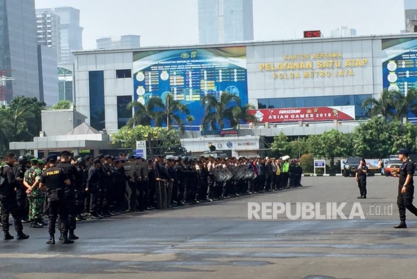 [Ilustrasi] Gladi resik simulasi pengamanan terorisme Asian Games 2018 di Lapangan Ditlantas Polda Metro Jaya, Jumat (27/7). 