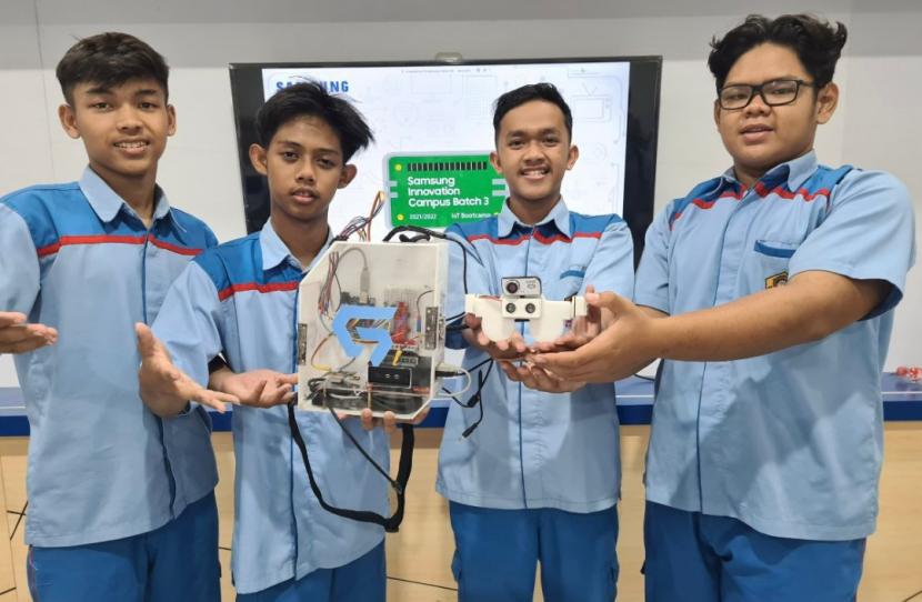 Siswa SMK Al Huda, Kota Kediri, Jawa Timur memamerkan hasil karyanya SIC batch 3.