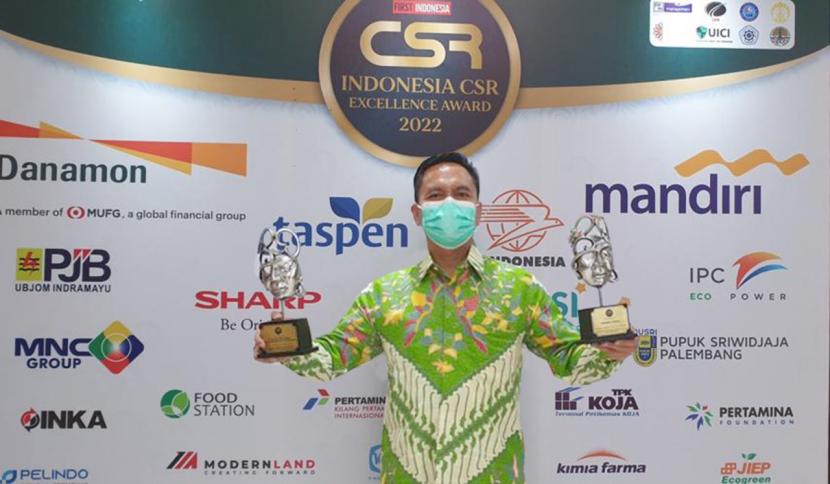 GM RU VI Diandoro Arifian menerima 3 penghargaan sekaligus pada ajang Indonesia CSR Excellence Award (ICEA) 2022 di Grand Sahid Jaya Hotel, Jakarta.
