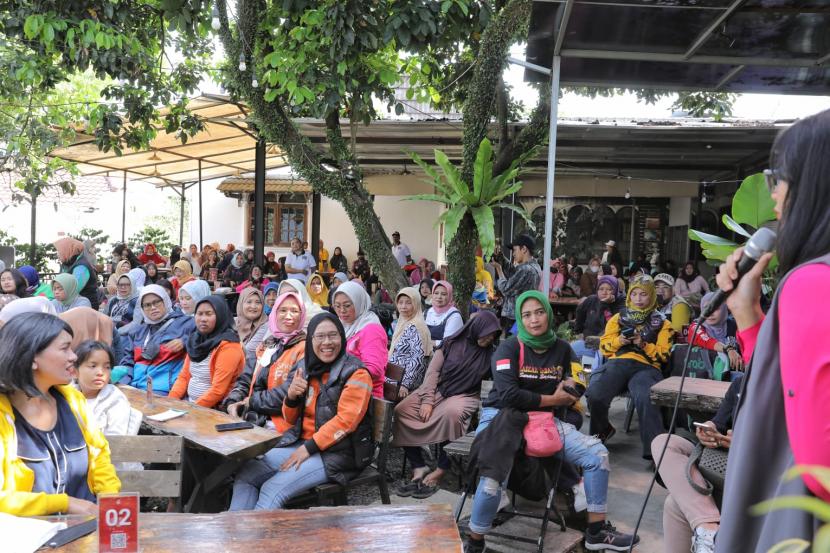 GMP menggandeng penyuluh dari Ikatan Bidan Indonesia (IBI) untuk memaparkan materi soal IVA di Cimahi, Jawa Barat. 