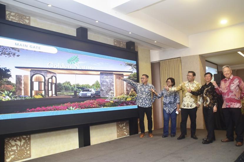 GNA Group kembali meluncurkan kawasan perumahan modern bernuansa hijau dan asri di barat Jakarta yang bertajuk Golden Nature. Lokasinya berada di kawasan Ciakar, Kecamatan Panongan, Kabupaten Tangerang, Banten. Peluncuran perdana (launching) dilakukan pada Rabu, (20/9/2023).