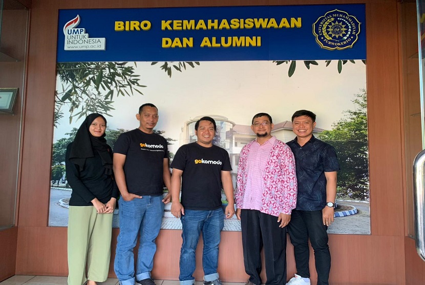 Gokomodo melalui program Go To School mengadakan kunjungan dan kerja sama dengan berbagai institusi pendidikan di wilayah Sumatera, Kalimantan dan Jawa untuk mengadakan Campus Hiring 2023. Dengan tema Build Your Career in Agriculture Startup, diharapkan para peserta bisa mendapatkan gambaran mengenai karier bidang agrikultur secara baik.