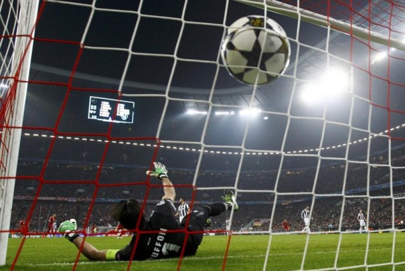 Gol cepat bek Bayern Muenchen David Alaba yang tak mampu dihadang kiper Juventus Gianluigi Buffon pada laga leg pertama perempat final Liga Champions di Allianz Arena, Rabu (3/4) dini hari WIB.