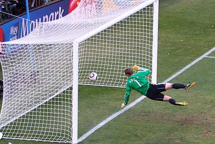 Gol Frank Lampard ke gawang Jerman yang tak disahkan wasit pada Piala Dunia 2010.