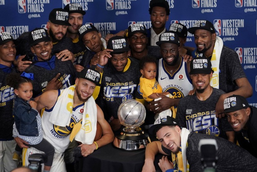 Golden State Warriors merayakan gelar juara Wilayah Barat NBA untuk melangkah ke final NBA 2018.
