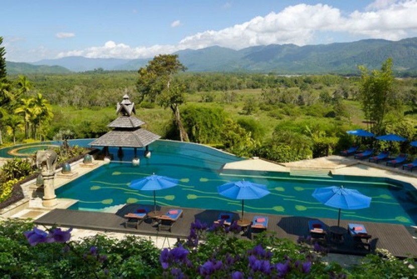 Kolam renang di Hotel Jade Mountains.