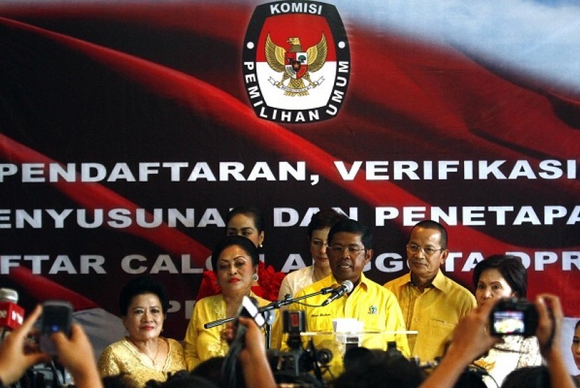 Golkar Party submits its candidates for 2014 general election at Indonesian General Election Committee in Jakarta on Sunday. 