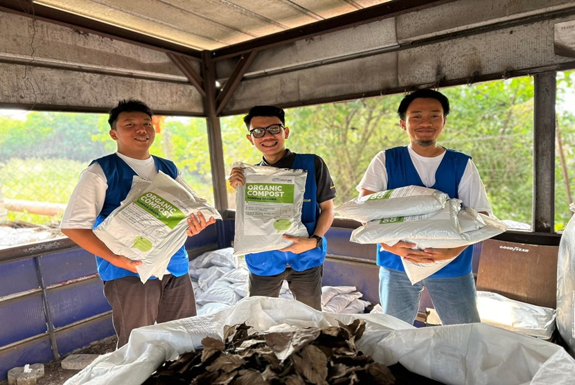 Goodyear Indonesia memperkenalkan inisiatif baru berupa pengolahan sampah daun di perusahaan menjadi kompos organik. Kompos ini kemudian dibagikan kepada warga di sekitar kantor pusat perusahaan sebagai bagian dari program Goodyear Better Future.