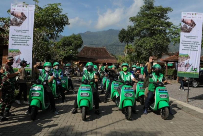 Grab bersama Taman Wisata Candi (TWC) dan Kemenparekraf RI berkolaborasi dalam memajukan Desa Wisata di kawasan Borobudur dengan menghadirkan kendaraan listrik roda dua dan GrabBike Tour. 