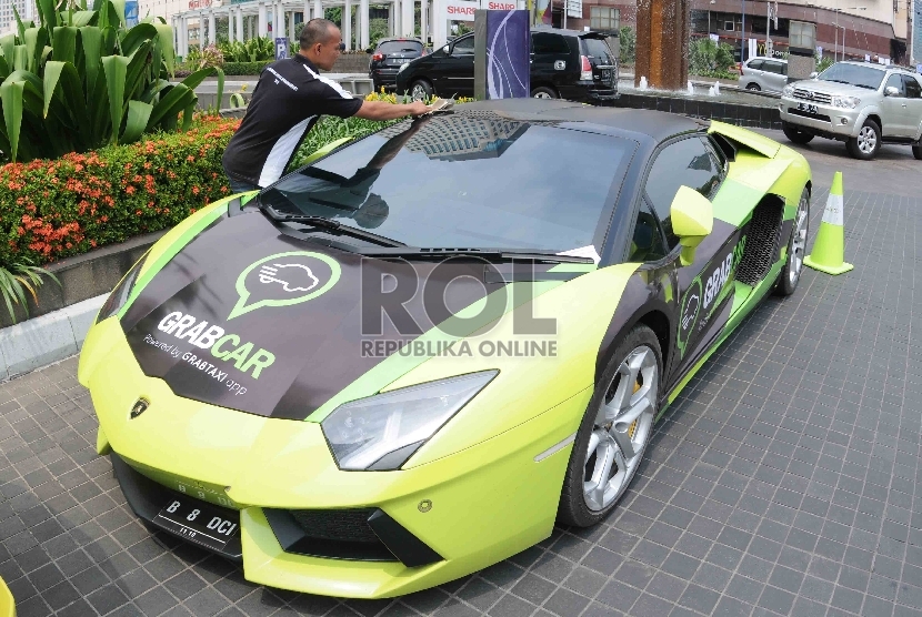  Peluncuran GrabCar Lamborghini di Jakarta, Rabu (21/10).  (Republika/Agung Supriyanto)