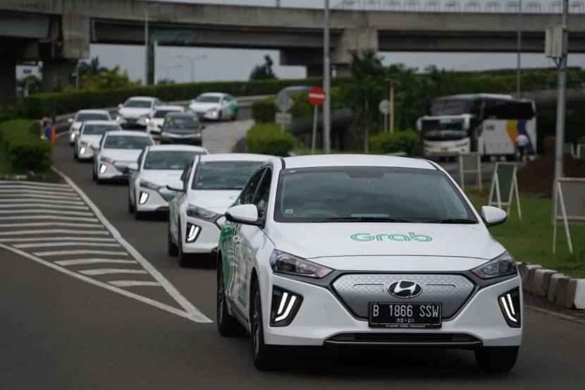 Mobil listrik Hyundai, IONIQ EV. Hyundai Motor pada Selasa (13/4) mengatakan bahwa pihaknya telah bermitra dengan Uber Technologies Inc untuk memasok kendaraan listrik di Eropa.